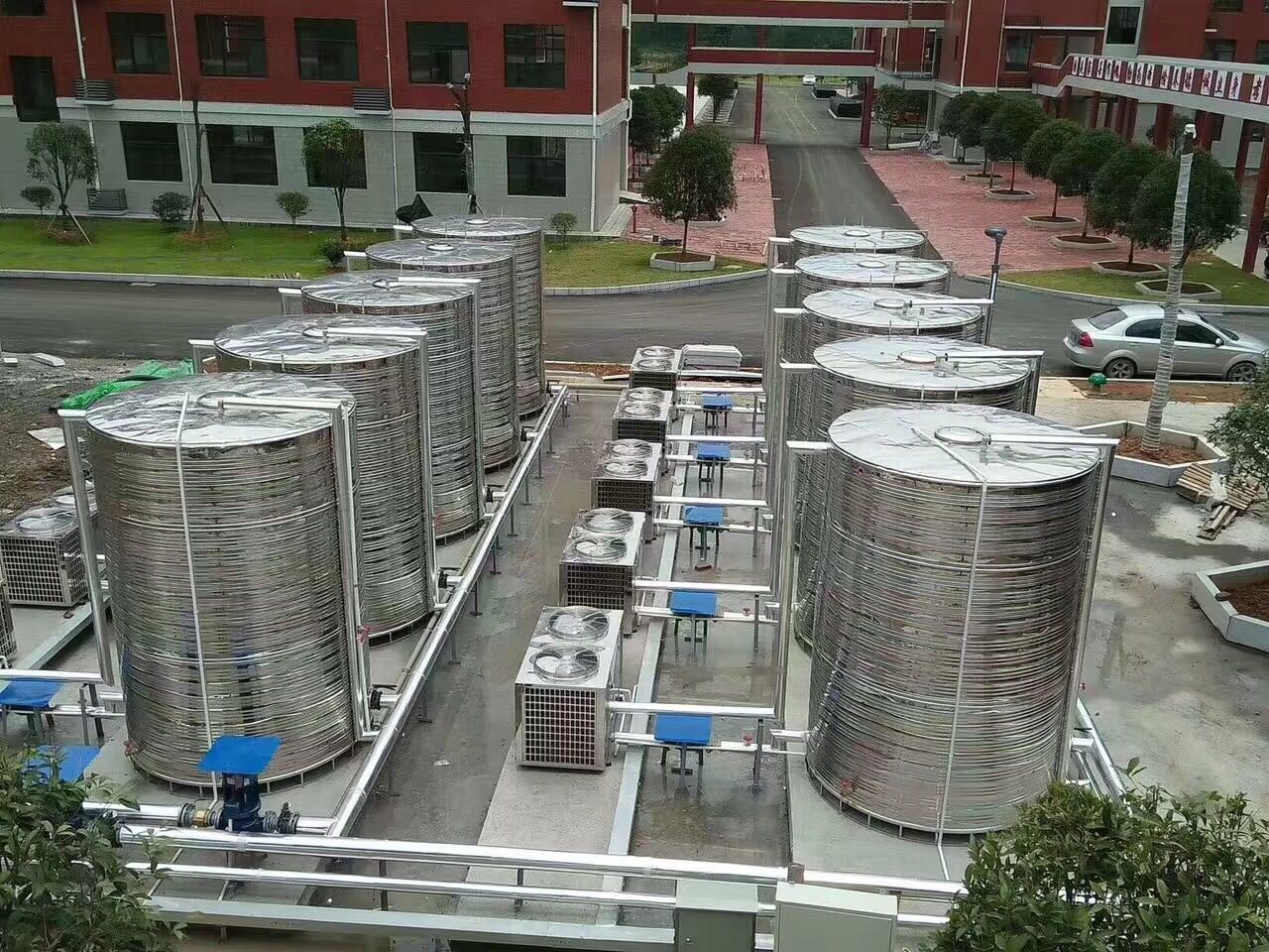學(xué)?？諝饽軣崴鞔笈d節(jié)能